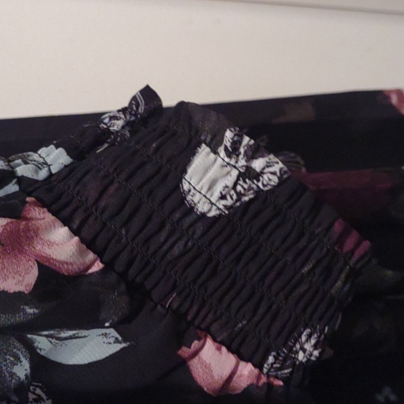 Torrid black floral chiffon top - Picture 3 of 4